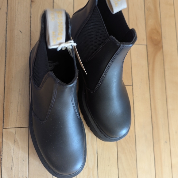 Dr. Martens Black Ankle Chelsea Boots - Picture 2 of 7
